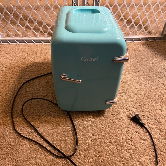 Mini fridge - Picture 1 of 3